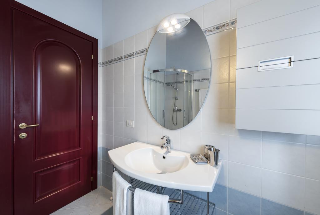 Villa Edy Apartments Tremezzina Bagian luar foto